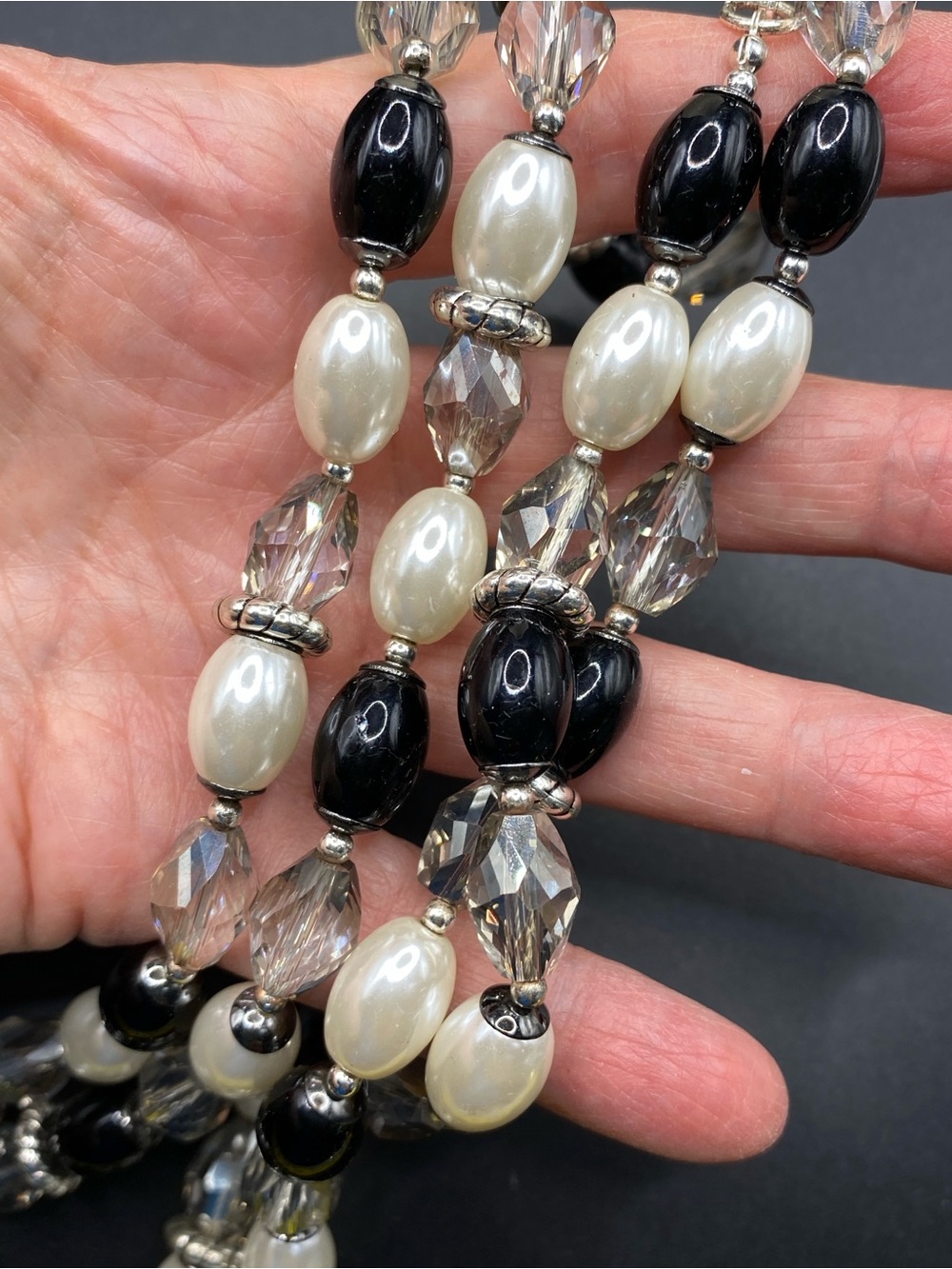 BILL BLASS Beaded Necklace Black & White Beads - Picture 2 of 10